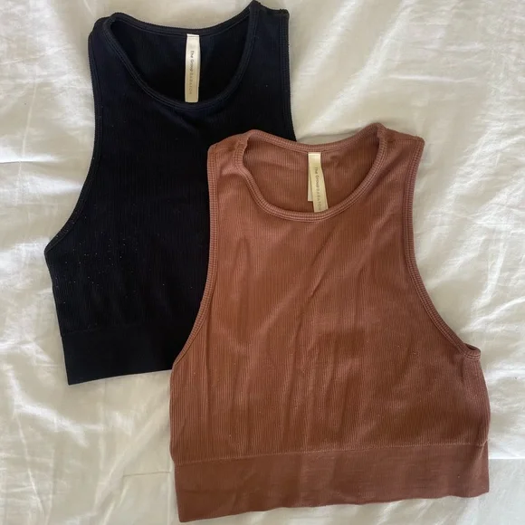 Aritzia | Babaton Ribbed Crop Tank Top - Black & Brown - Picture 1 of 8